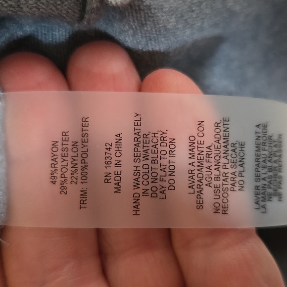 Siani Milano Ruffle V Neck Lace Sleeve Top Size Large - Picture 7 of 7